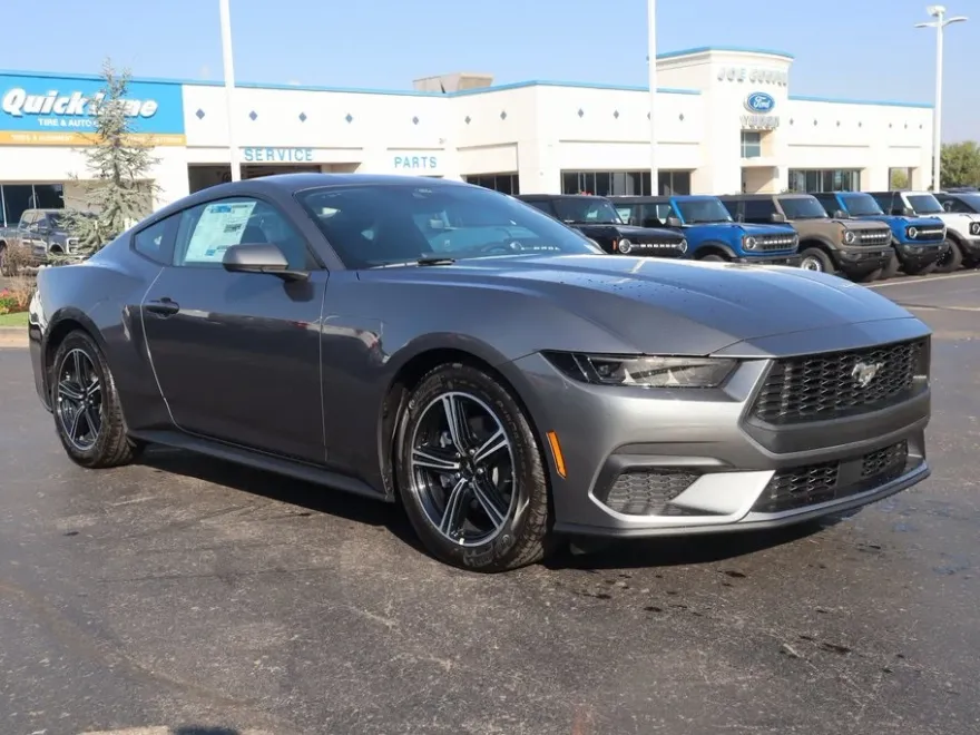 2025 Ford Mustang EcoBoost photo 1