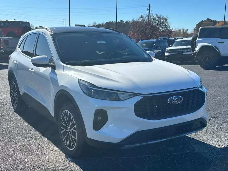 2025 Ford Escape photo 1