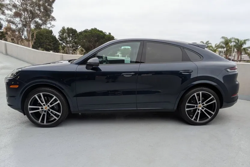 2024 Porsche Cayenne Coupe photo 1