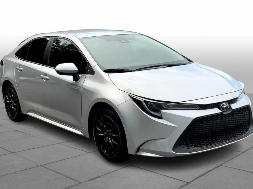 2022 Toyota Corolla LE photo 1