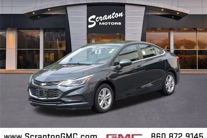 2018 Chevrolet Cruze LT photo 1