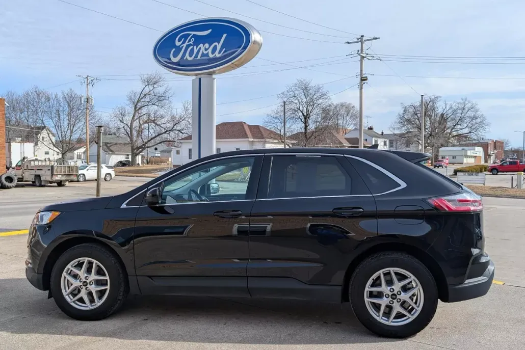 2024 Ford Edge SEL photo 1
