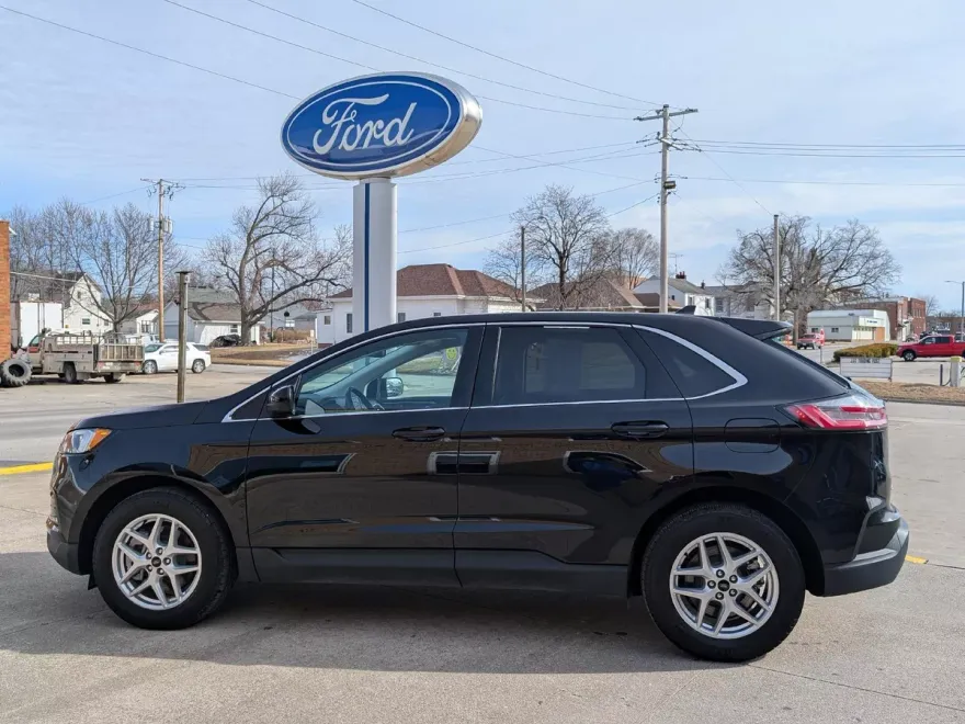 2024 Ford Edge SEL photo 1