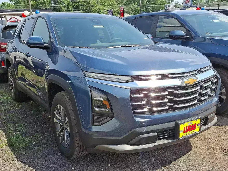 2026 Chevrolet Equinox LT photo 1