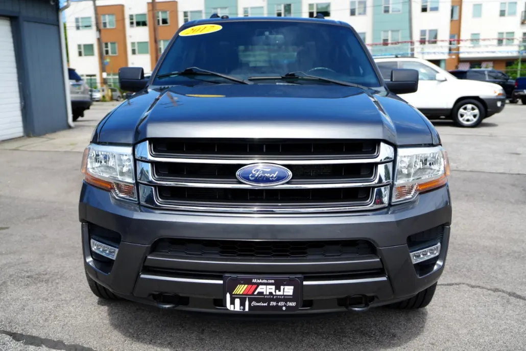 2017 Ford Expedition XLT photo 1