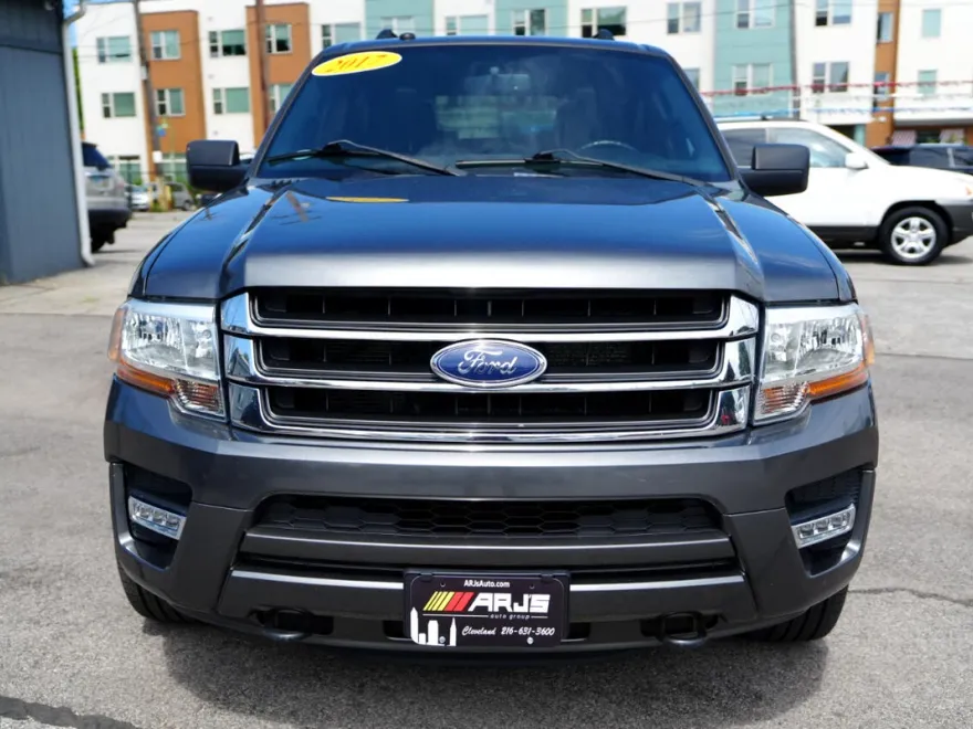 2017 Ford Expedition XLT photo 1