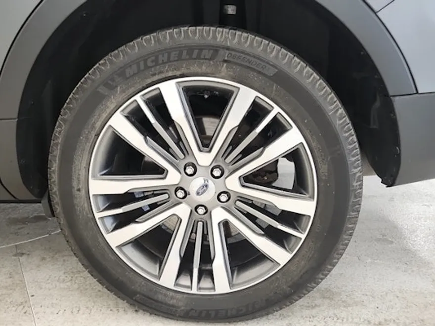 2017 Ford Explorer Platinum photo 1