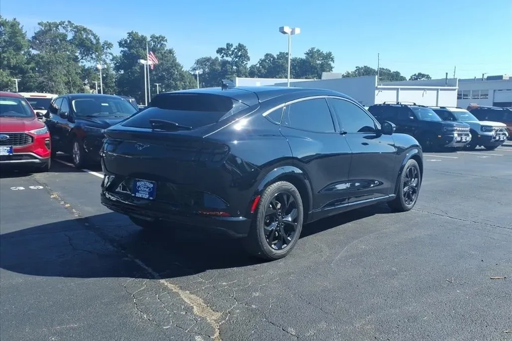 2021 Ford Mustang Mach-E Premium photo 1