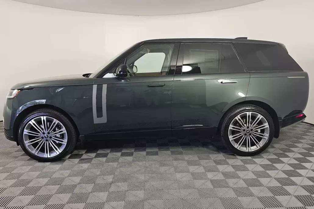 2025 Land Rover Range Rover SE photo 1