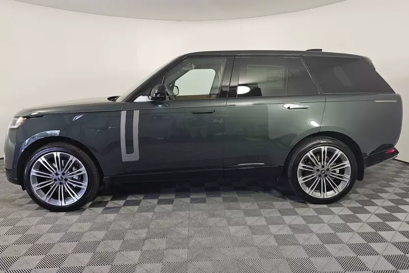 2025 Land Rover Range Rover SE photo 1