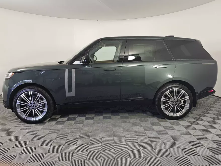 2025 Land Rover Range Rover SE photo 1