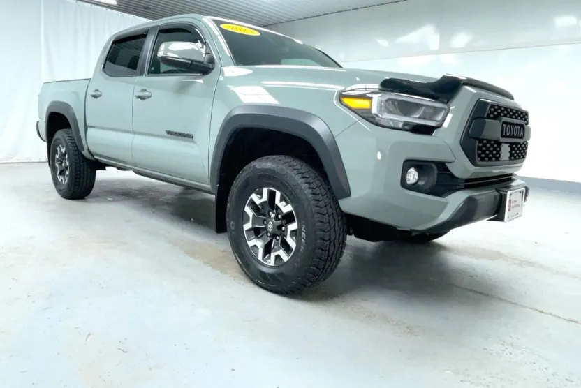 2023 Toyota Tacoma TRD Off-Road photo 1