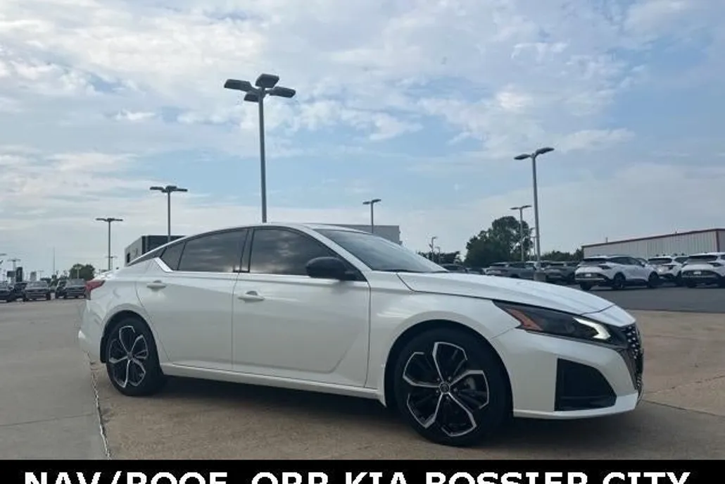2024 Nissan Altima 2.5 SR photo 1