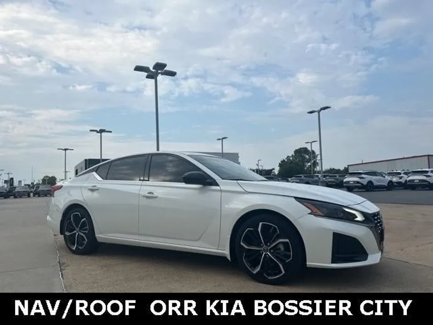 2024 Nissan Altima 2.5 SR photo 1