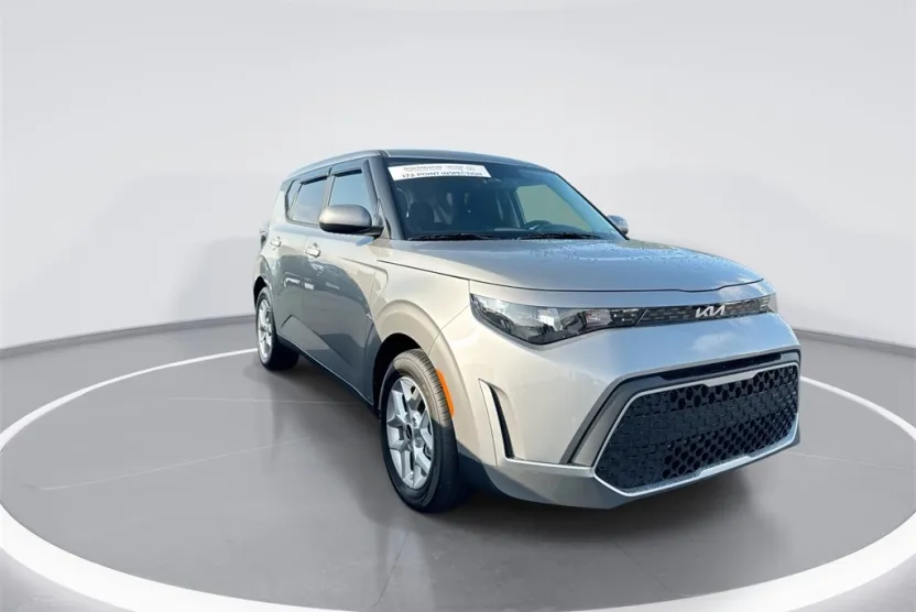 2025 Kia Soul LX photo 1