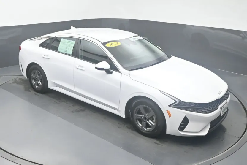 2023 Kia K5 LXS photo 1