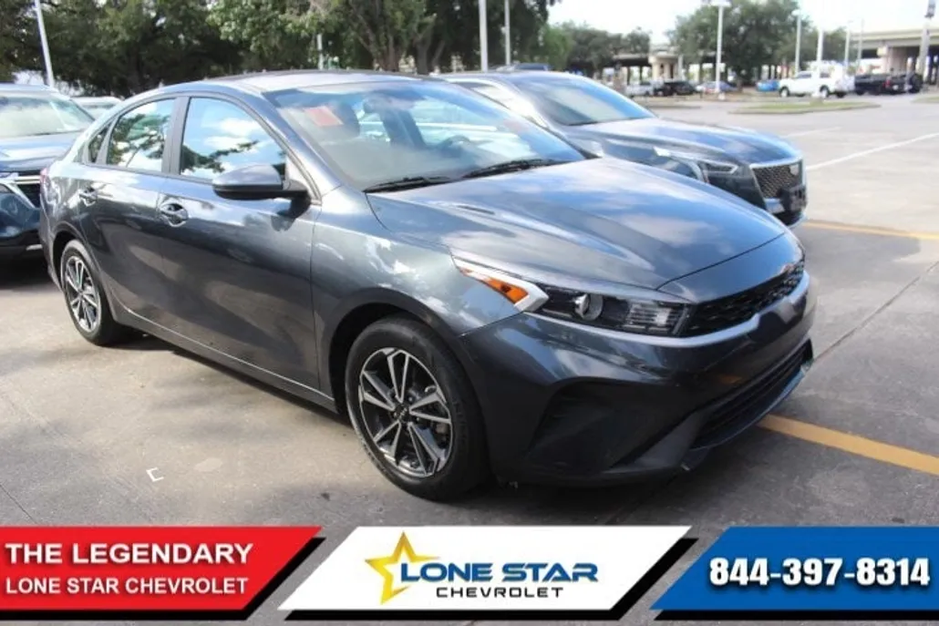 2023 Kia Forte LXS photo 1
