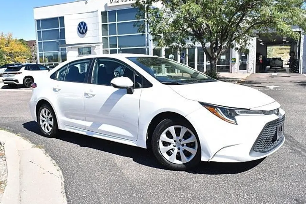 2021 Toyota Corolla LE photo 1