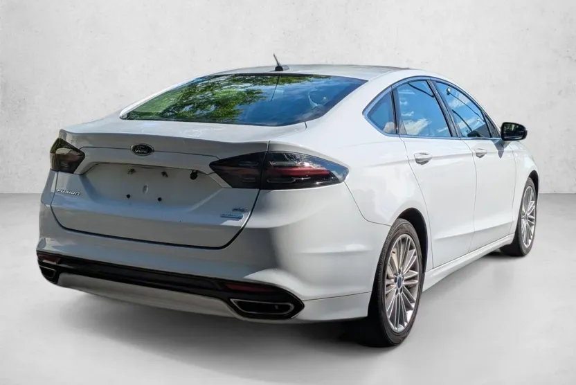 2014 Ford Fusion SE photo 1