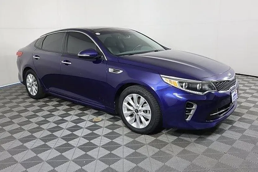 2017 Kia Optima EX photo 1