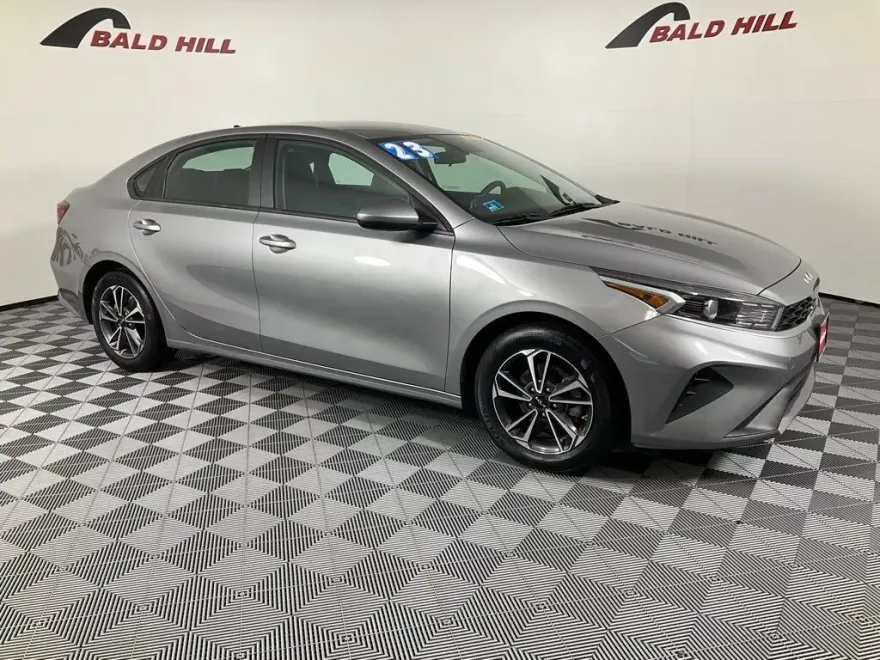 2023 Kia Forte LXS photo 1