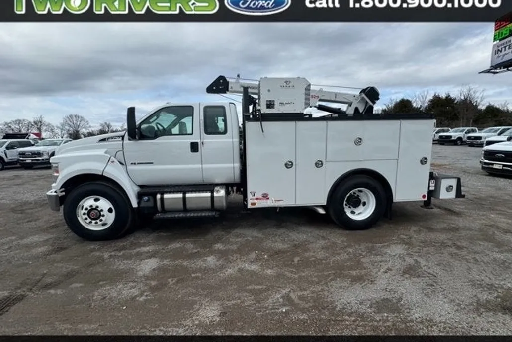 2025 Ford F-750 photo 1