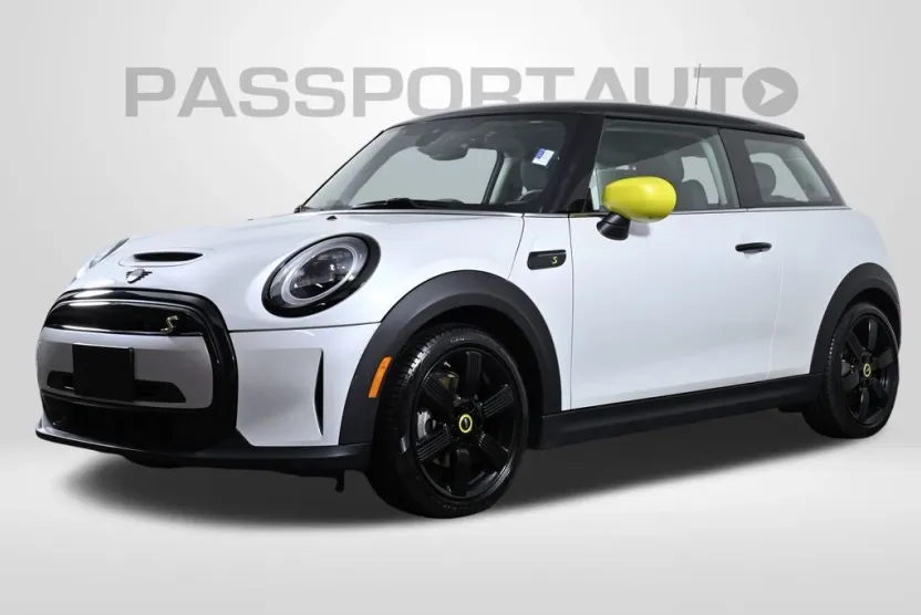 2024 Mini Cooper SE Signature photo 1