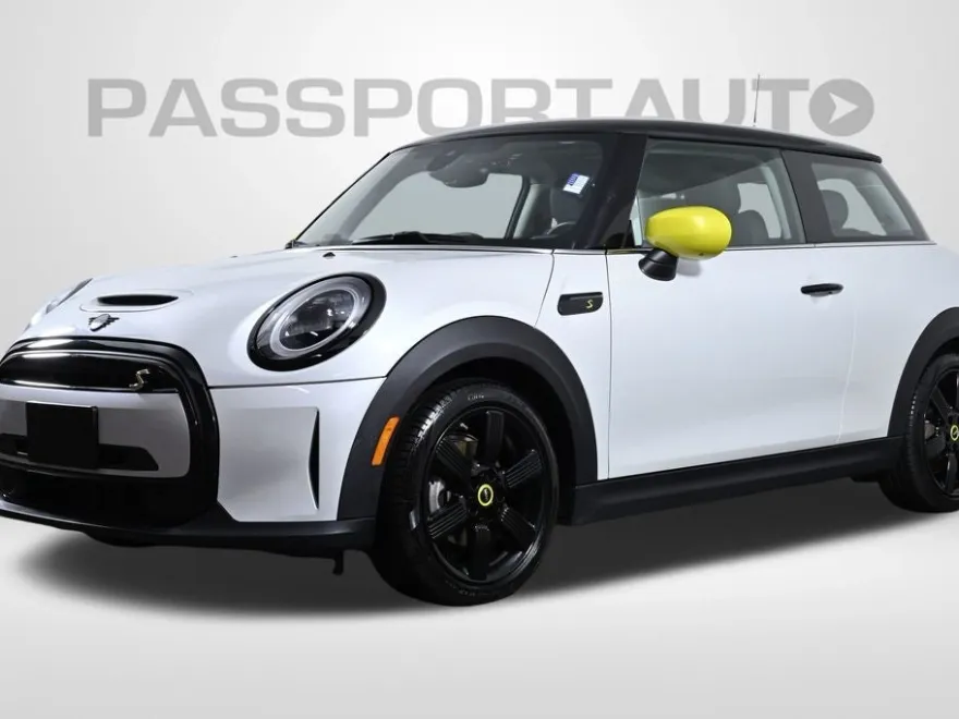 2024 Mini Cooper SE Signature photo 1