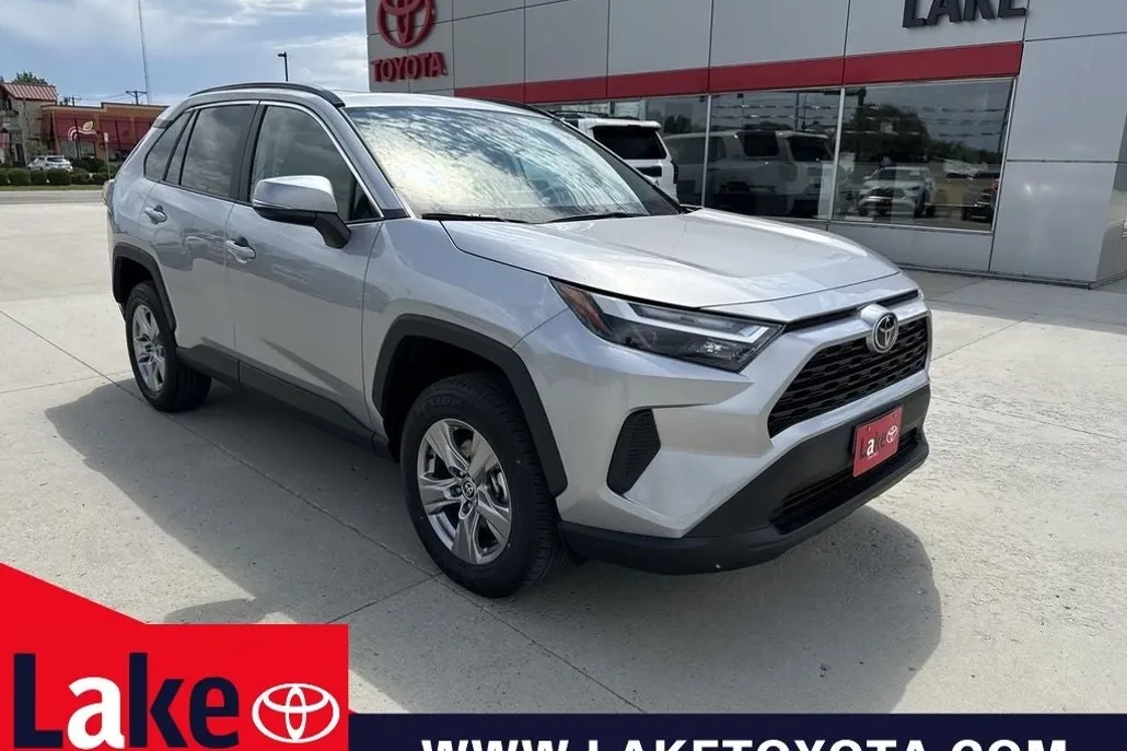 2025 Toyota RAV4 XLE photo 1