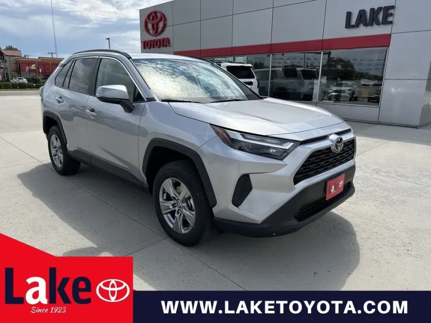 2025 Toyota RAV4 XLE photo 1