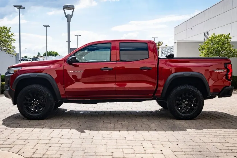2023 Chevrolet Colorado Trail Boss photo 1