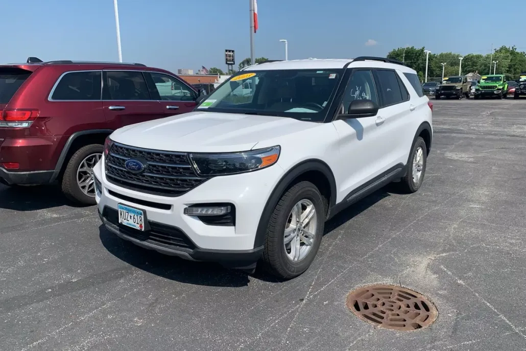 2023 Ford Explorer XLT photo 1