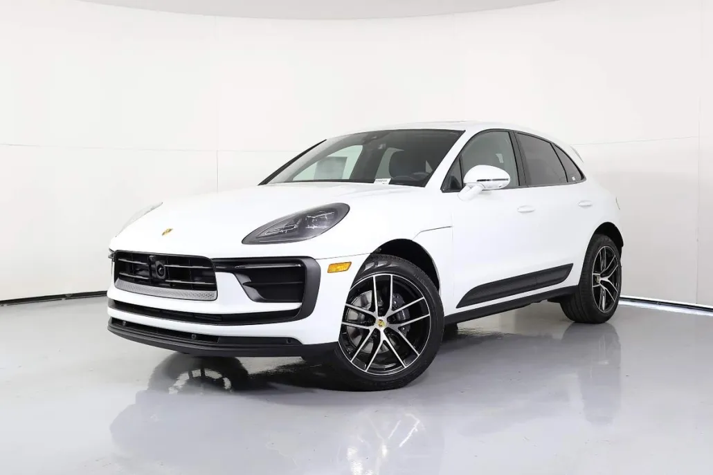 2025 Porsche Macan T photo 1