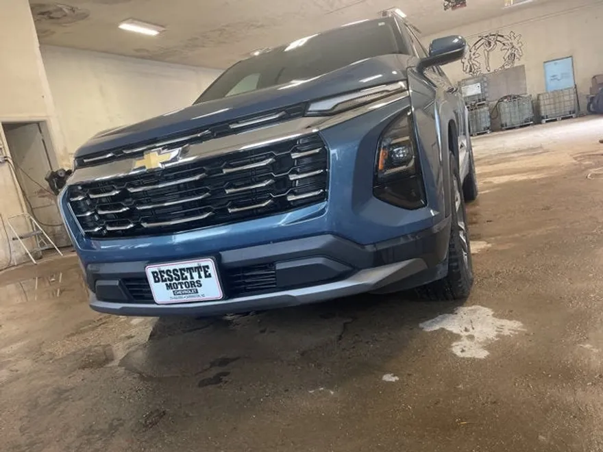2025 Chevrolet Equinox LT photo 1