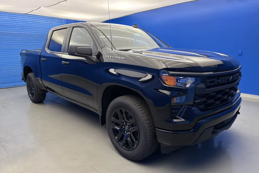 2025 Chevrolet Silverado 1500 Custom photo 1