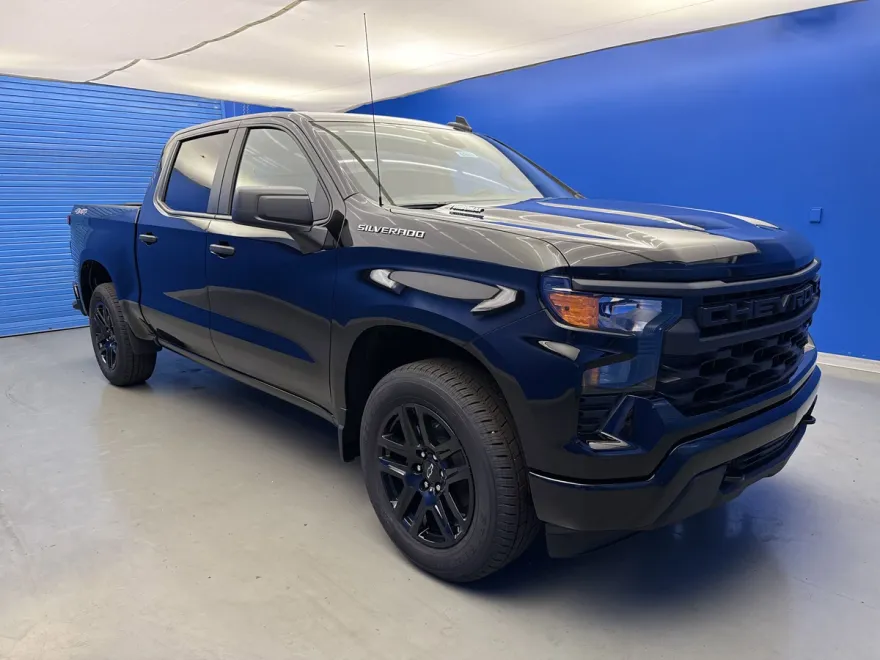 2025 Chevrolet Silverado 1500 Custom photo 1