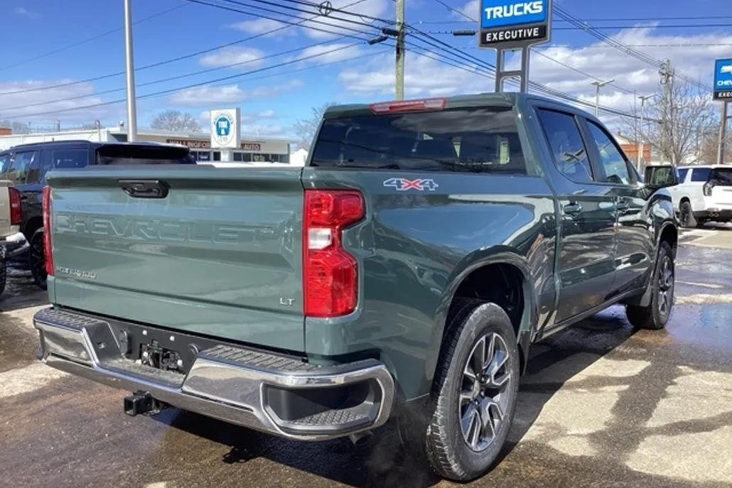 2025 Chevrolet Silverado 1500 LT photo 1
