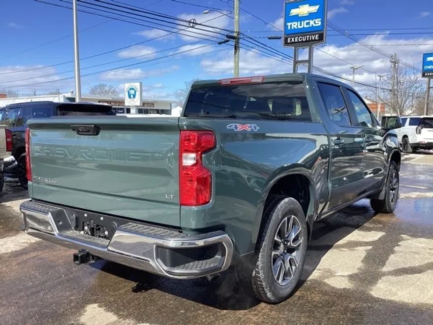 2025 Chevrolet Silverado 1500 LT photo 1