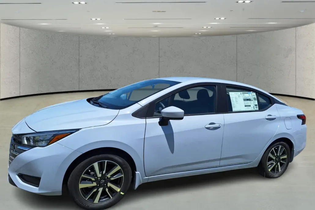 2025 Nissan Versa SV photo 1