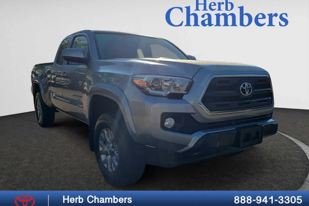 2017 Toyota Tacoma SR5 Access Cab V6 4x4 photo 1