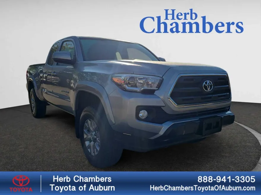 2017 Toyota Tacoma SR5 Access Cab V6 4x4 photo 1