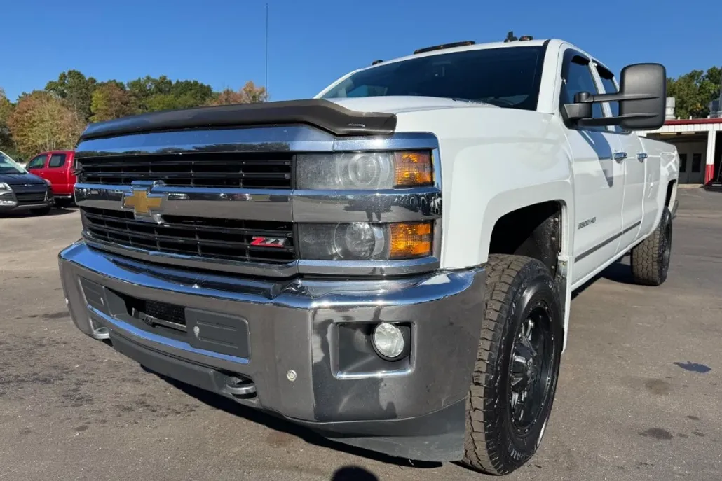 2015 Chevrolet Silverado 3500HD LTZ photo 1