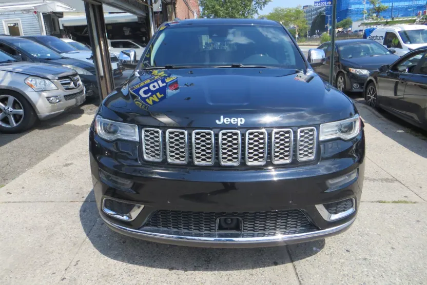 2020 Jeep Grand Cherokee Summit photo 1
