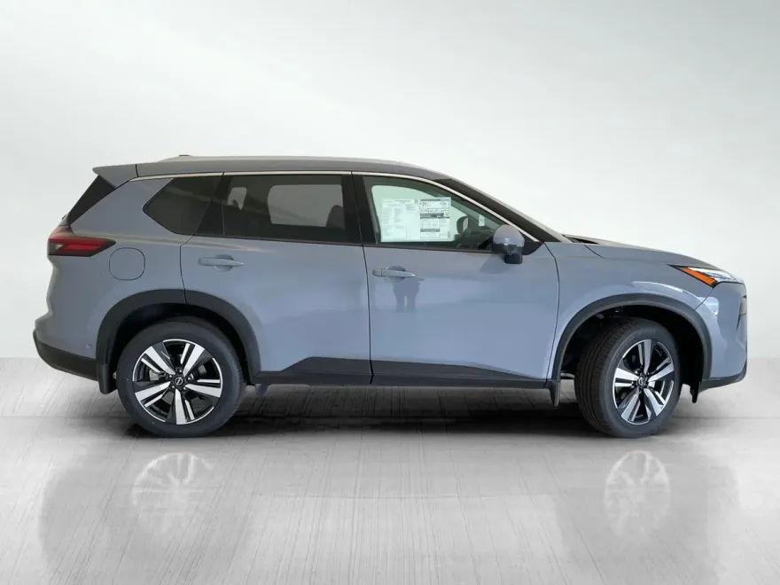 2025 Nissan Rogue SL photo 1