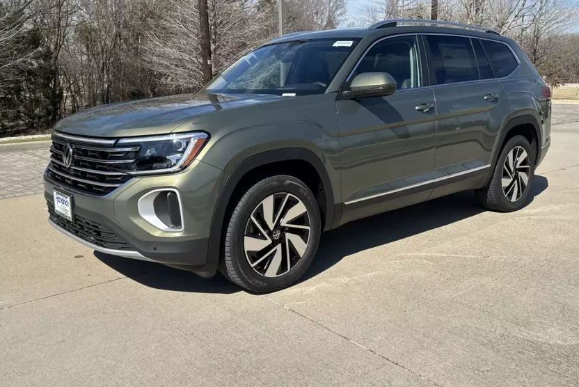 2025 Volkswagen Atlas SEL photo 1