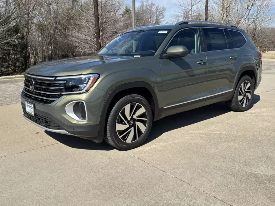 2025 Volkswagen Atlas SEL photo 1