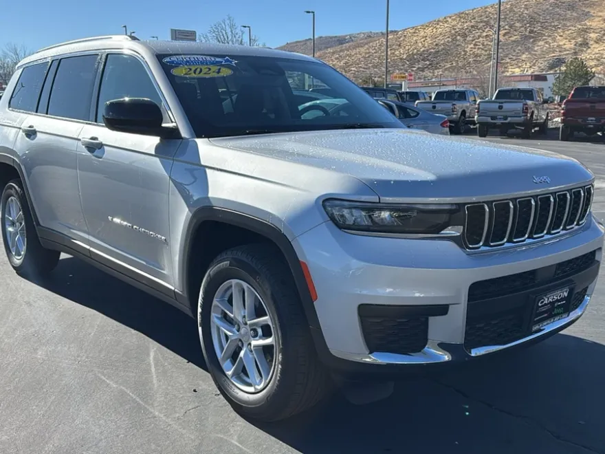 2024 Jeep Grand Cherokee Laredo photo 1