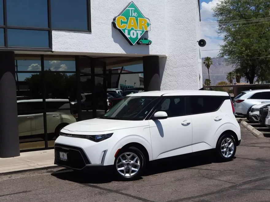 2023 Kia Soul LX Technology photo 1