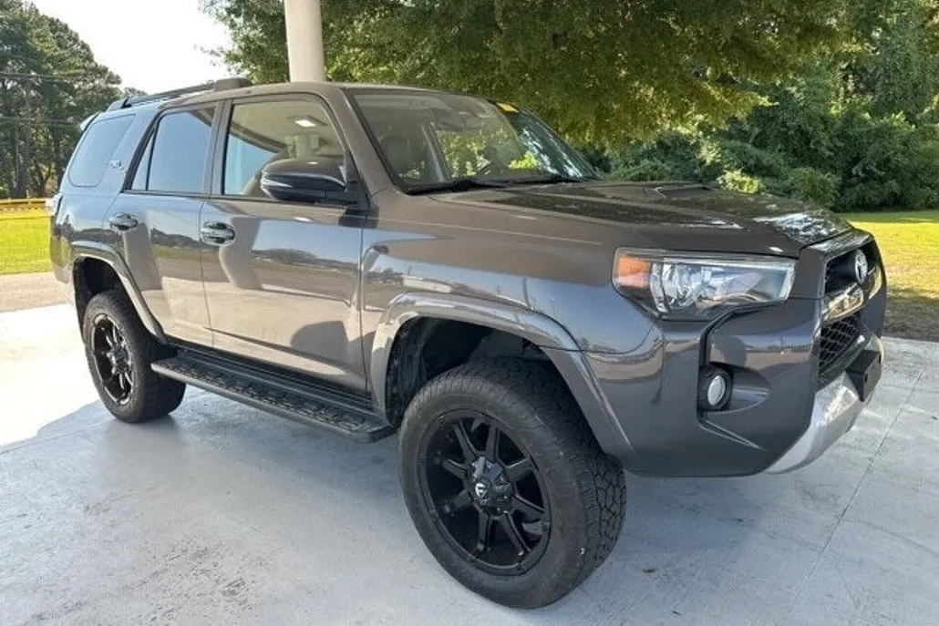 2019 Toyota 4Runner TRD Off-Road photo 1