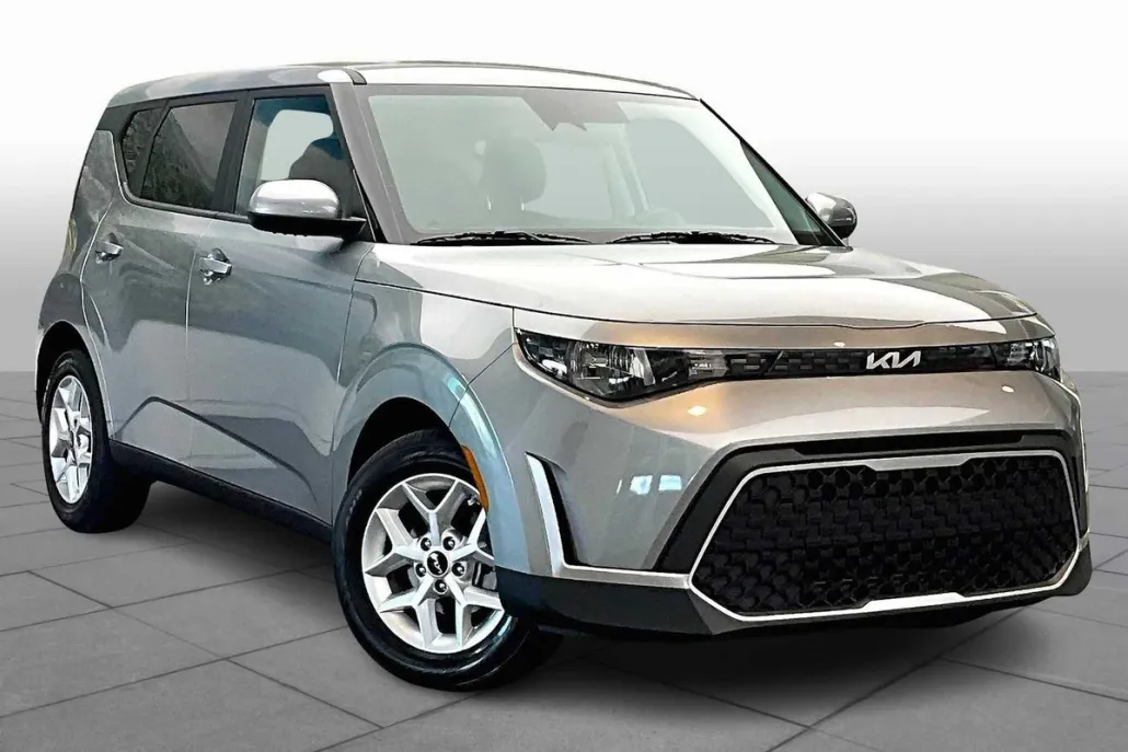 2024 Kia Soul LX photo 1